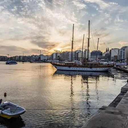 Designer Seaside 2br With Wifi And Ac & Comfy Beds By 360 Estates Appartamento Gzira