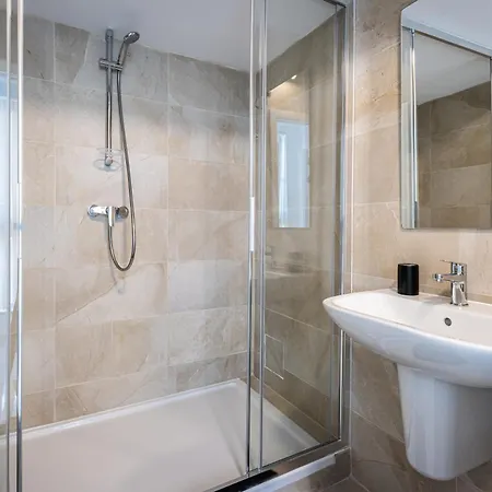 Designer Seaside 2br With Wifi And Ac & Comfy Beds By 360 Estates Gzira