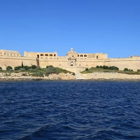 Apartmán Designer Seaside 2br With Wifi And Ac & Comfy Beds By 360 Estates Gzira