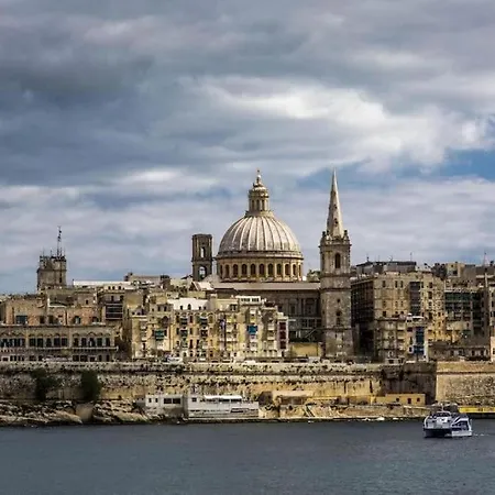 Designer Seaside 2br With Wifi And Ac & Comfy Beds By 360 Estates * Gzira