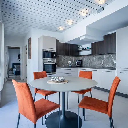 Designer Seaside 2br With Wifi And Ac & Comfy Beds By 360 Estates *