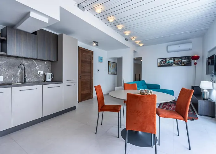 Designer Seaside 2br With Wifi And Ac & Comfy Beds By 360 Estates * Gzira