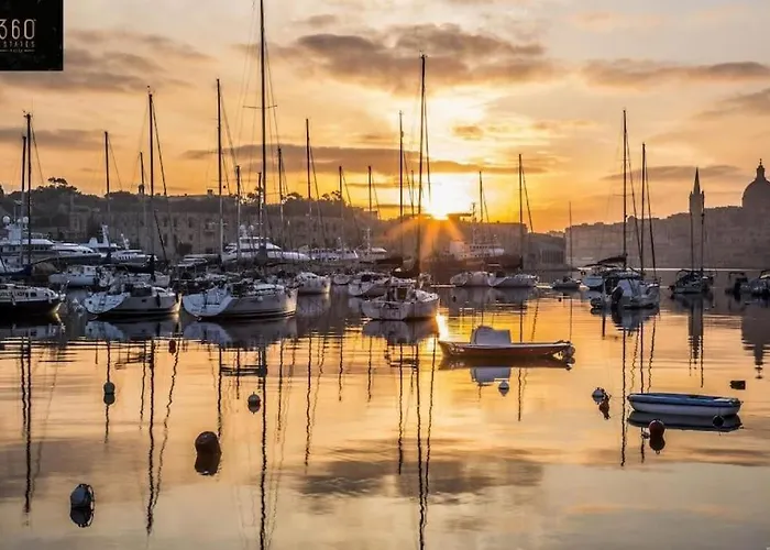 Designer Seaside 2br With Wifi And Ac & Comfy Beds By 360 Estates Gzira