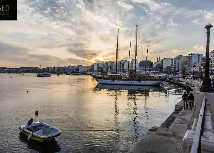 Designer Seaside 2br With Wifi And Ac & Comfy Beds By 360 Estates Διαμέρισμα Gzira