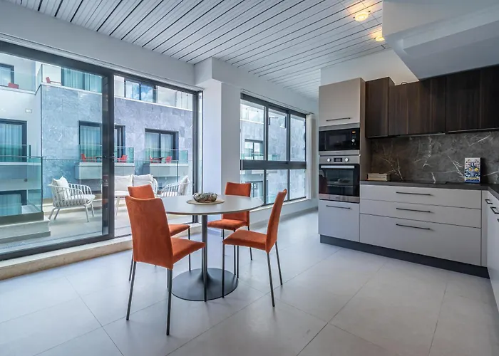 Διαμέρισμα Designer Seaside 2br With Wifi And Ac & Comfy Beds By 360 Estates